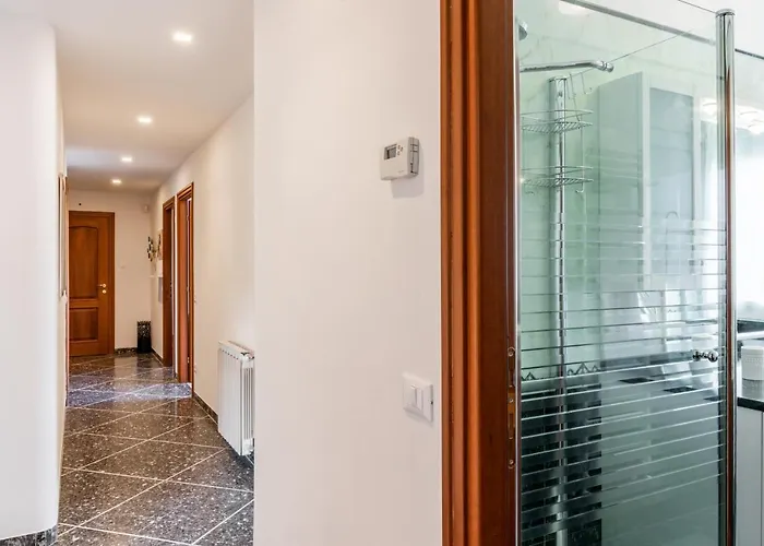 Guesthost - Modern & Apartment La Spezia