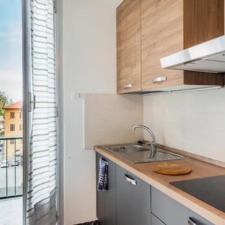Guesthost - Modern & Appartement La Spezia
