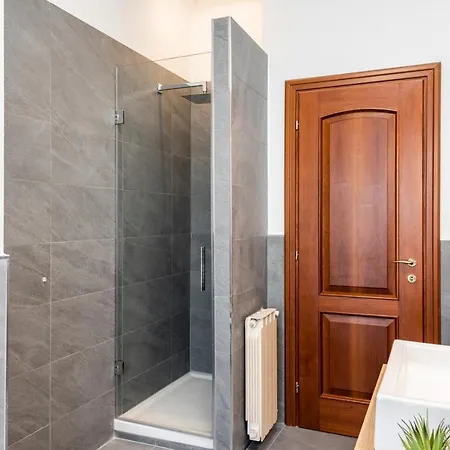 Modern & لا سبيتسْيا