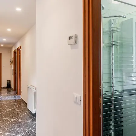 Guesthost - Modern & Appartement La Spezia